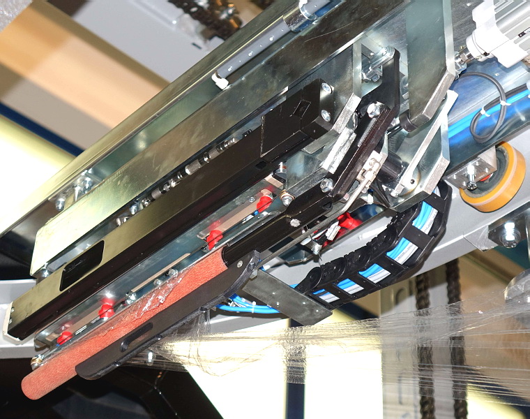 缠绕机夹膜系统